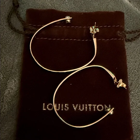 Louis Vuitton rose gold Monogram Hoop Earrings pristine condition - Picture 6 of 7